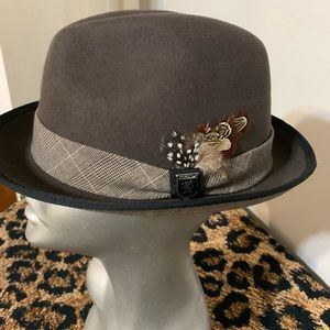 Men hat gently worn in excellent shape